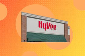 a photo of a Hy-Vee storefront