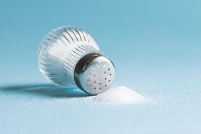 a photo of a salt shaker