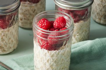 a recipe photo of the Raspberry Vanilla Overnight Oats